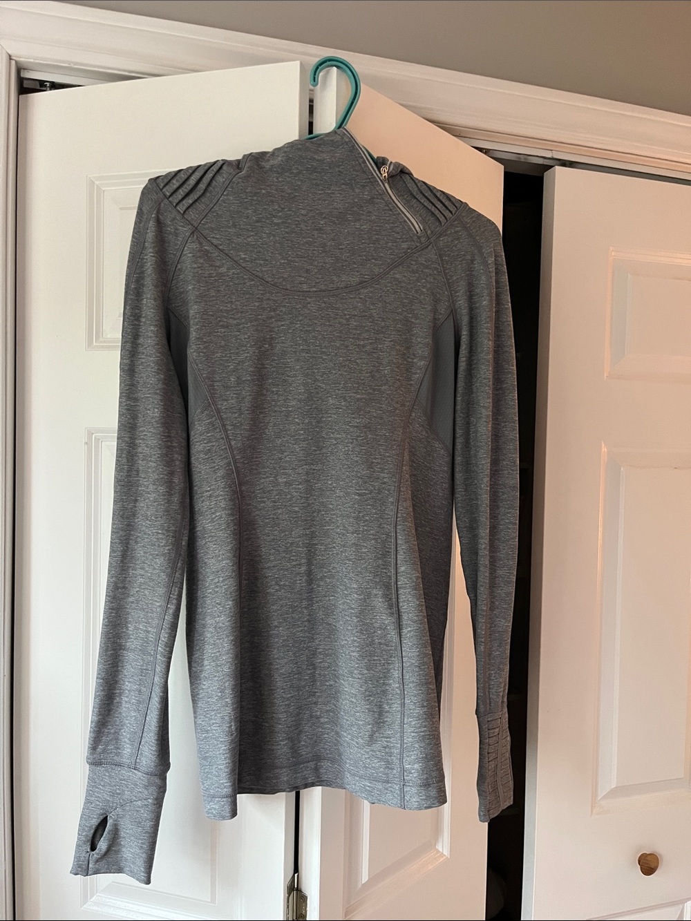 Women’s lululemon Lightweight Long-Sleeve Gray Active Top